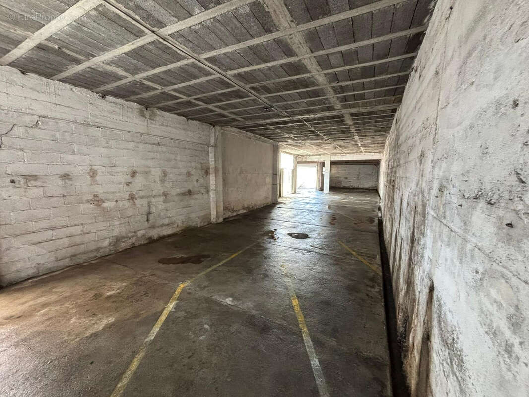 Parking à LE PERTHUS