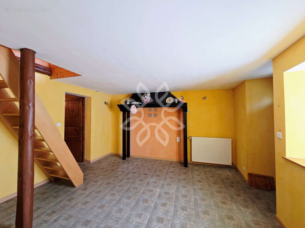 Maison à LA CHOMETTE