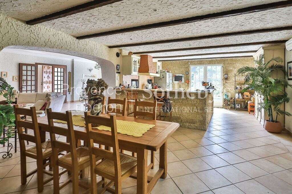 Maison à FONTAINE-DE-VAUCLUSE
