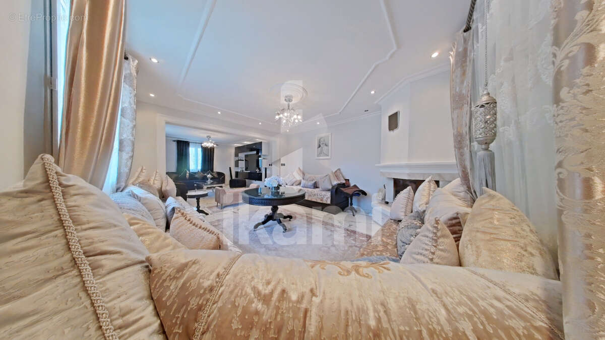 Maison à GILLY-SUR-ISERE