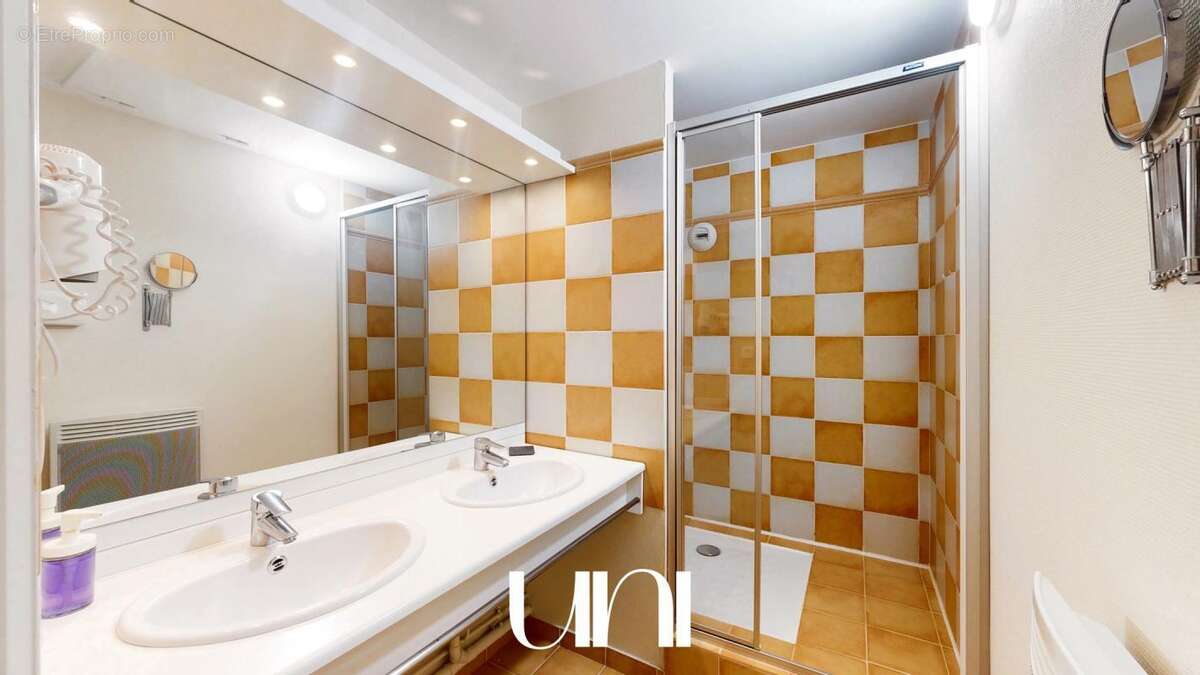 Appartement à COLLEVILLE-SUR-MER