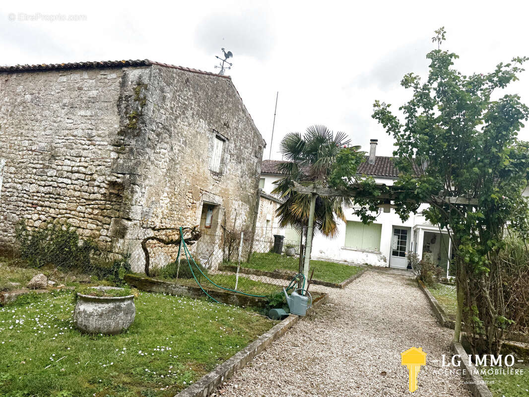 Maison à RIOUX