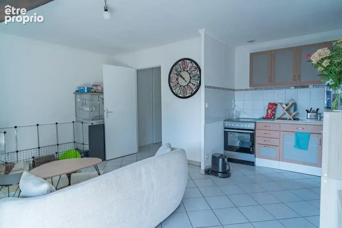 Saint-cyr-sur-loire – t2 42,80 m² – dernier étage – terrasse – box + parking - photo 3