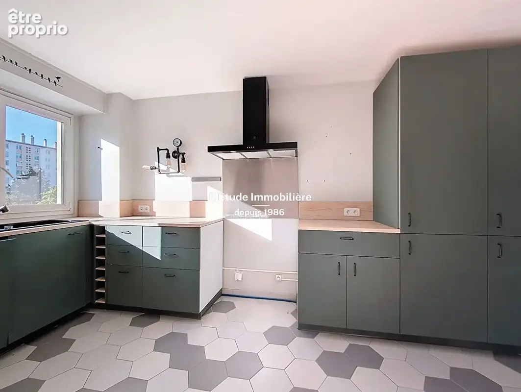 121 m² familial 4 chambres possibles Métro Cuire à 5 min parc arboré - photo 7