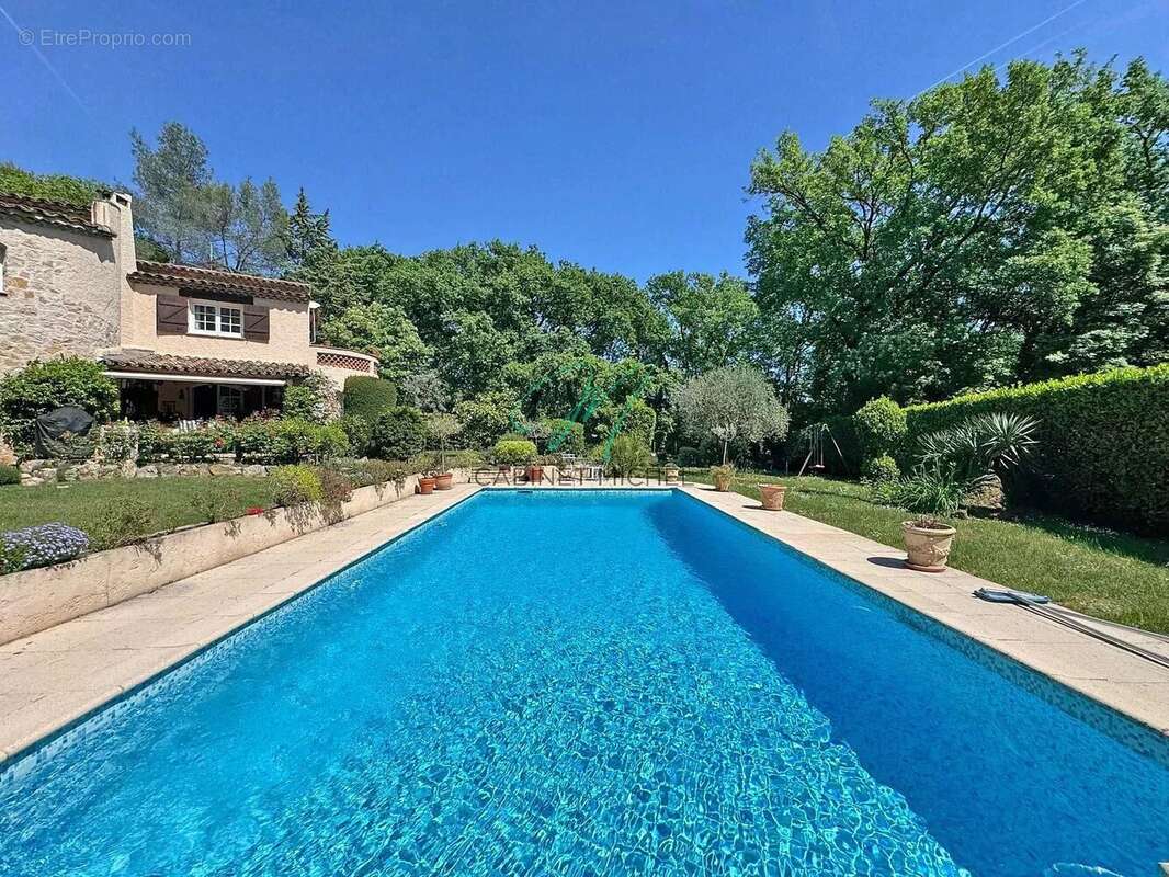 Maison à ROQUEFORT-LES-PINS