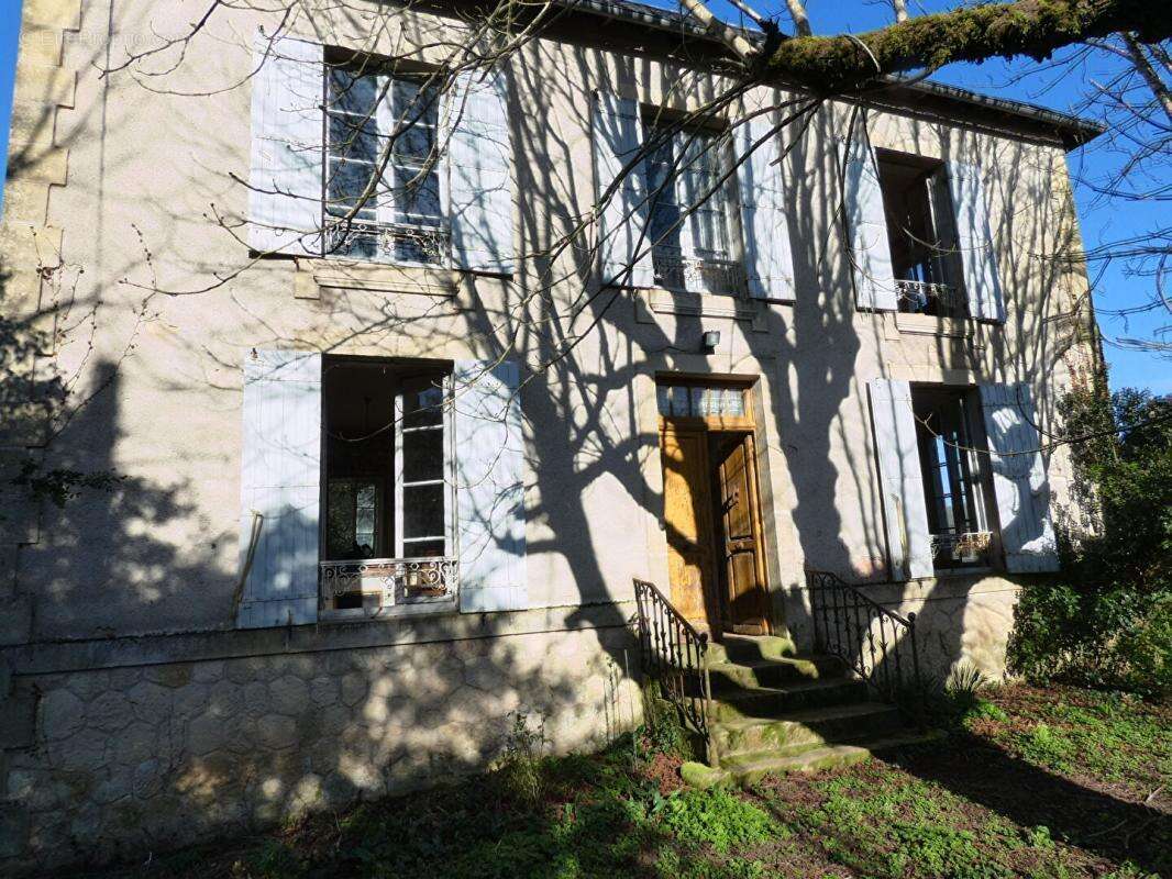 Maison Nailhac 160 m2 / 4 chambres / grange / hangar / terrain 1 hectare - photo 9