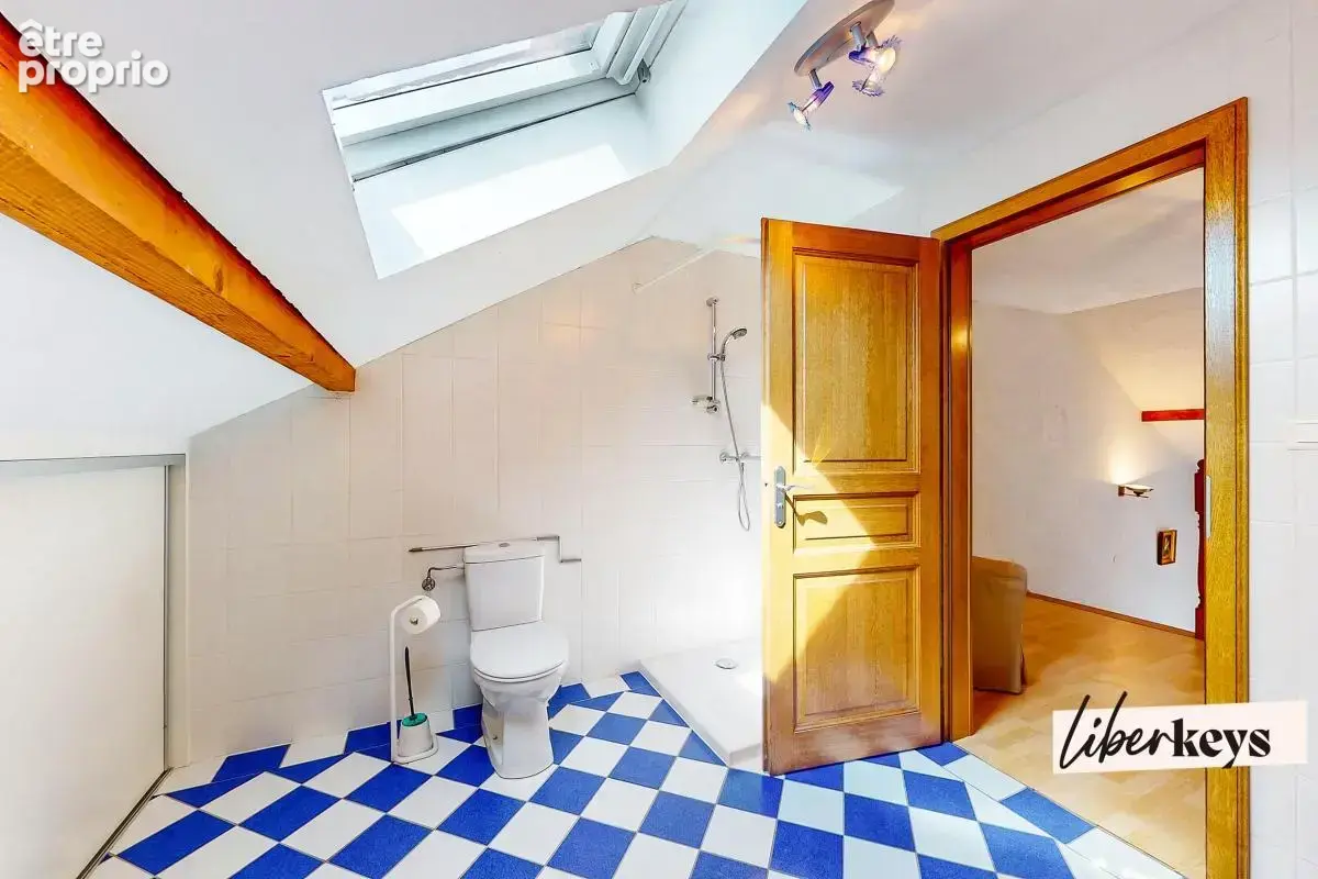 Lumineuse et spacieuse maison moderne de 187m2 - photo 9