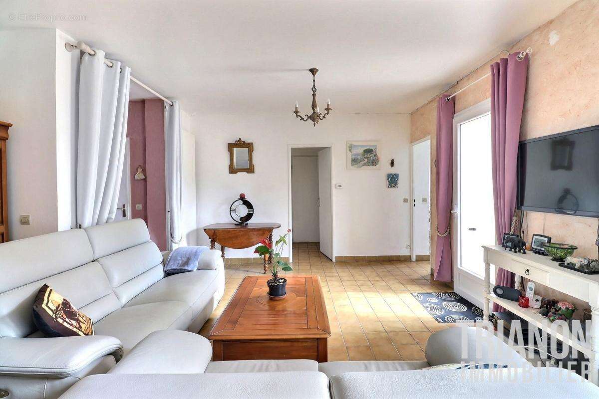 Maison à CHANTELOUP-LES-VIGNES