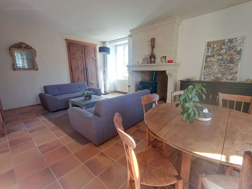 Maison à BAIGNES-SAINTE-RADEGONDE