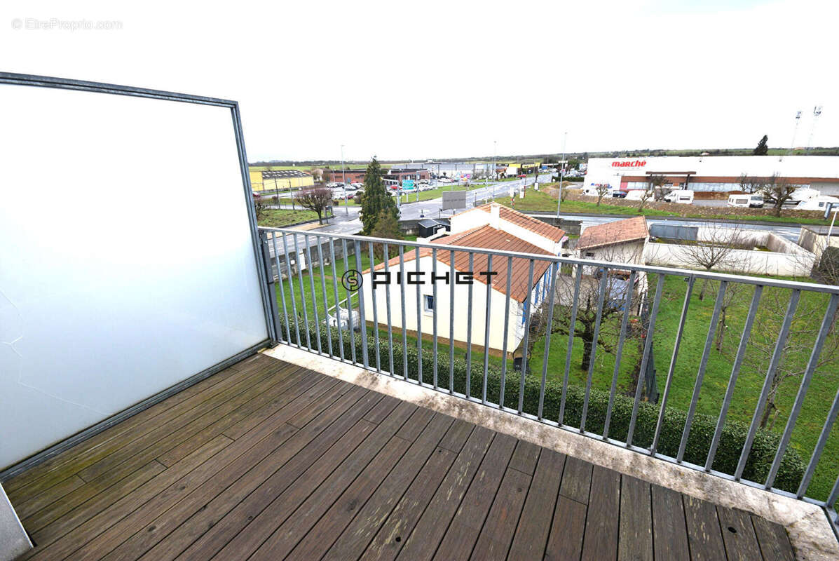 Appartement T2 avec ascenseur terrasse et parking. - photo 5