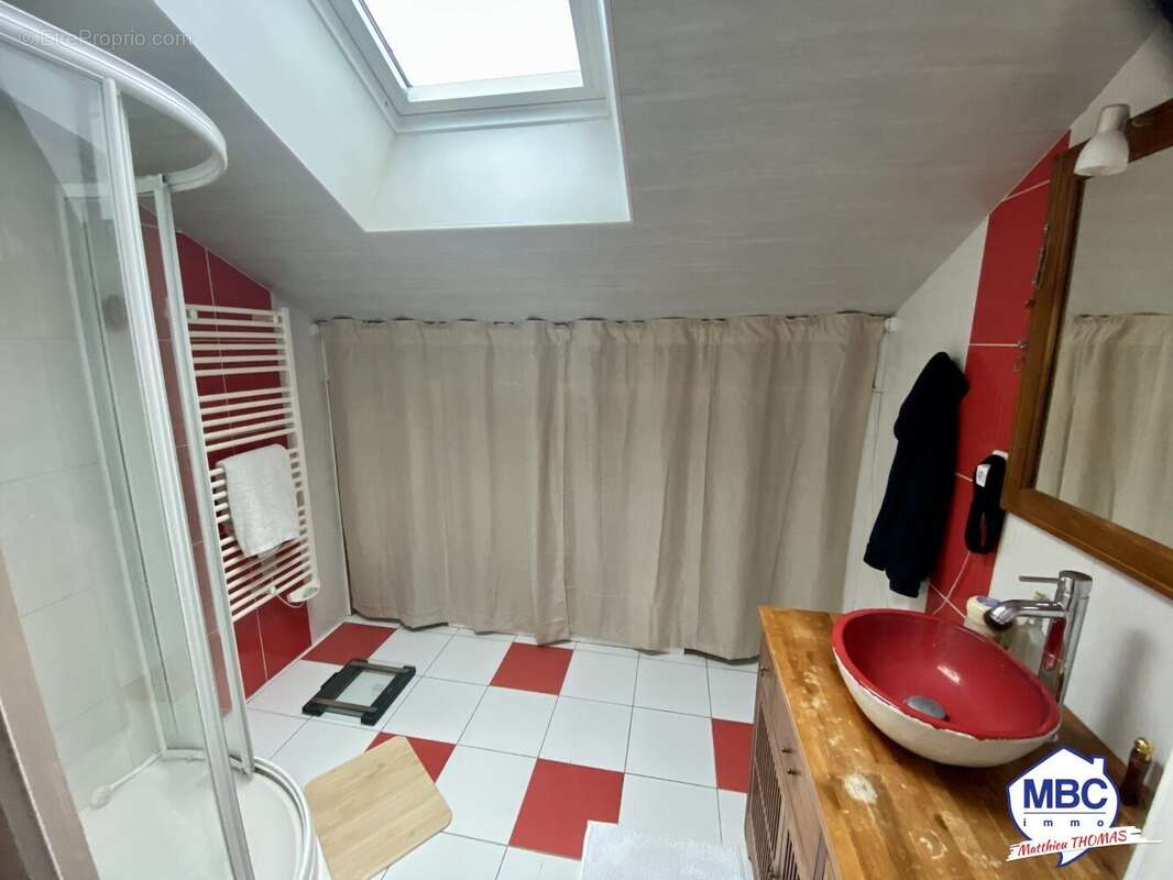 Maison à MONTREVAULT