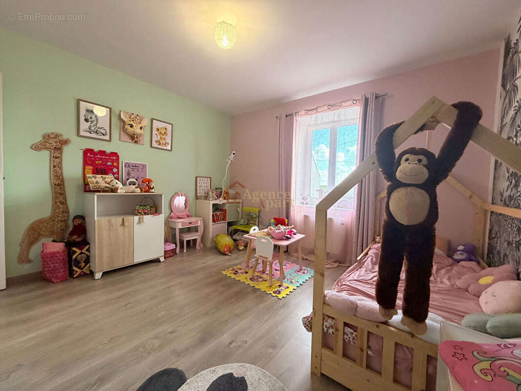 Maison à ARGENCES