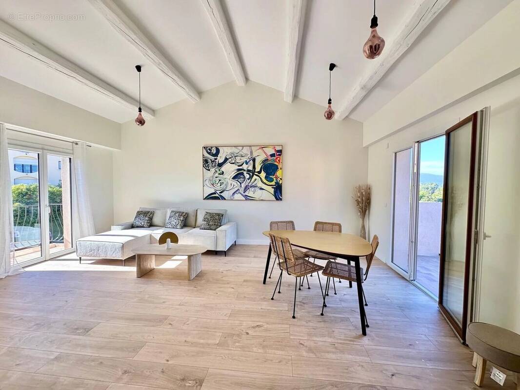 Appartement à MANDELIEU-LA-NAPOULE