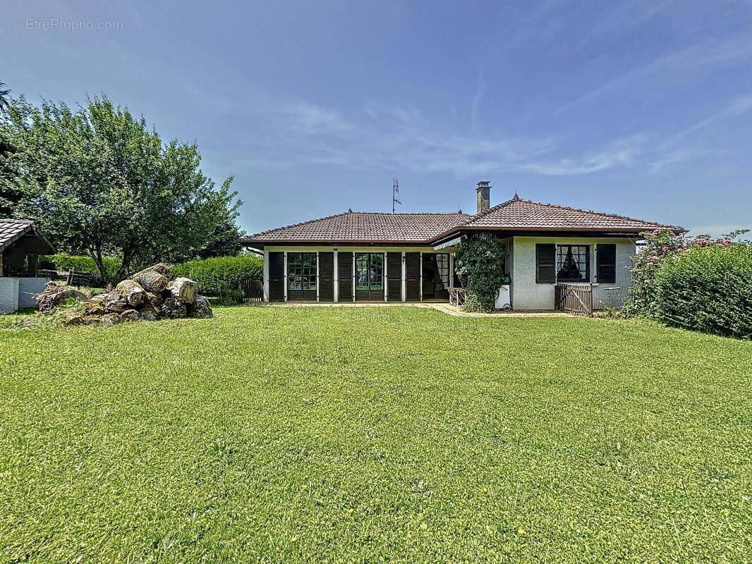 Maison à LA ROCHE-SUR-FORON