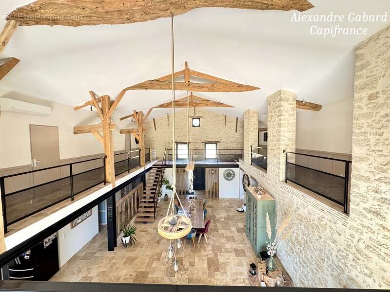 SUD REOLAIS - Maison en pierre rénovée - 7 chambres - Terrain 5 000 m² - Piscine - Dépendances - photo 11