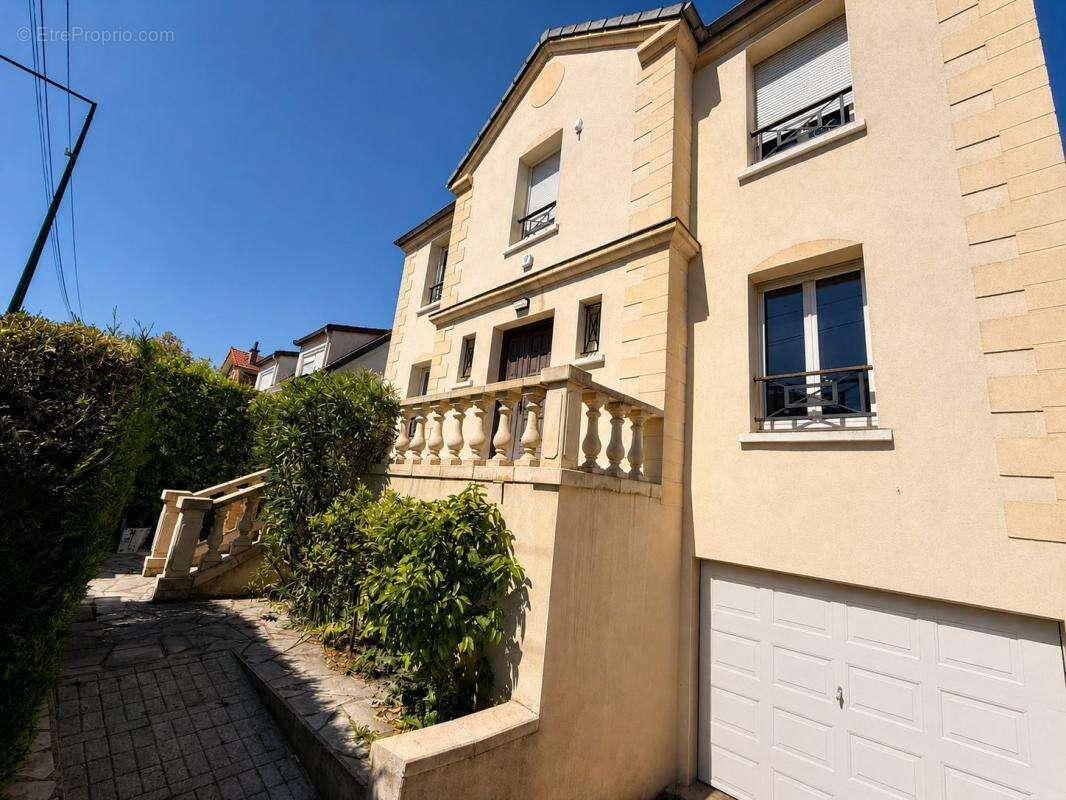 Maison à LES PAVILLONS-SOUS-BOIS