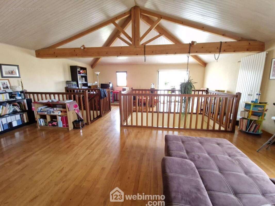 A l&#039;étage, espace jeux / bureau / bibliothèque de 40 m² - Maison à LA ROCHE-SUR-YON