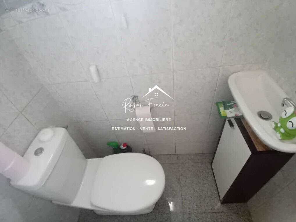 WC - Maison à DANGE-SAINT-ROMAIN