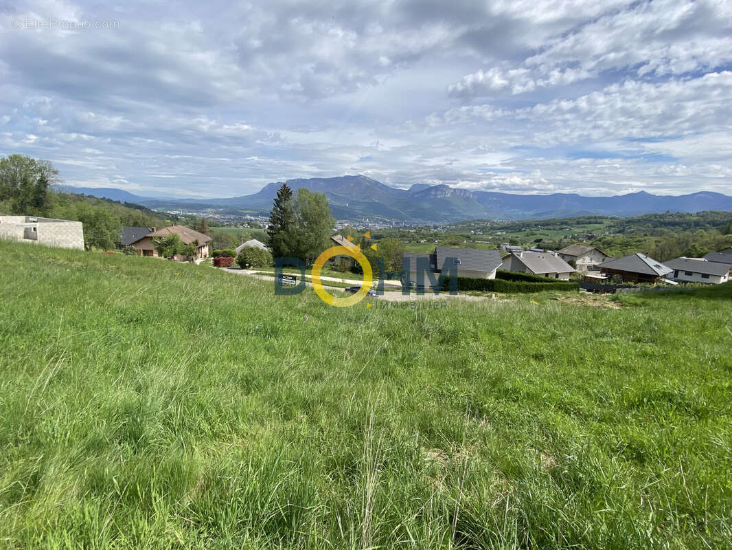 Terrain à SAINT-CASSIN