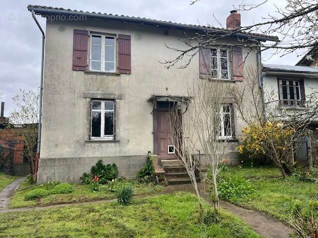 Maison à SAINT-LAURENT-SUR-GORRE
