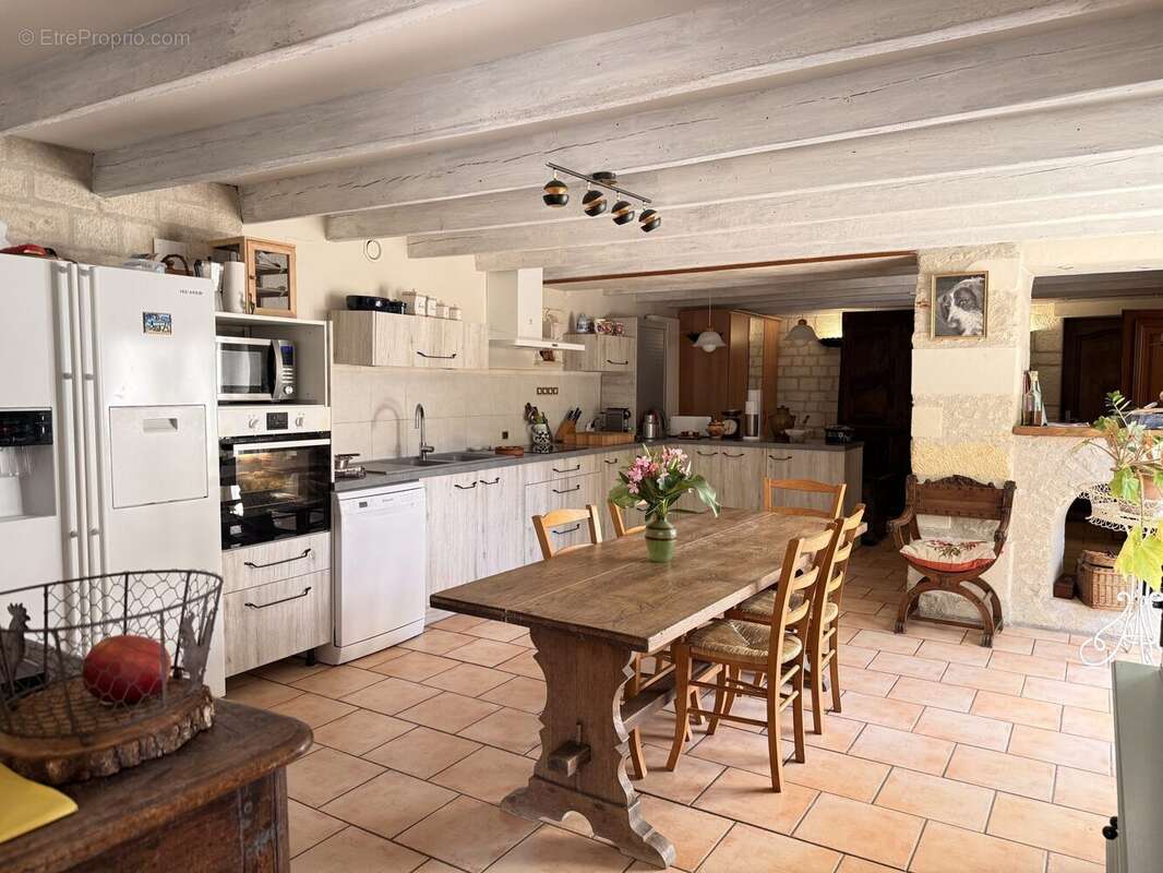 Maison 275 m² à Cozes  - photo 8
