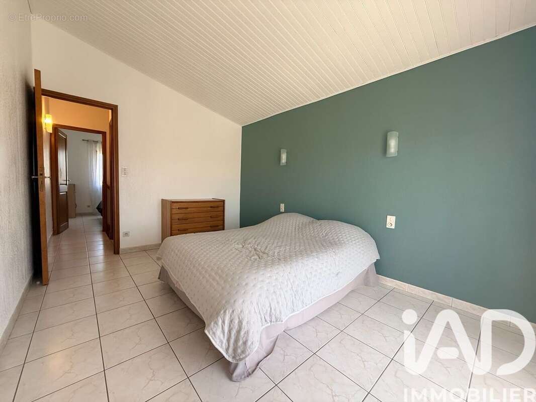 Maison 111 m² à Fourques  - photo 8