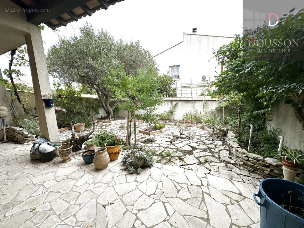 Saintes-maries-de-la-mer - a vendre - maison 230m2 - 9 pieces - photo 2
