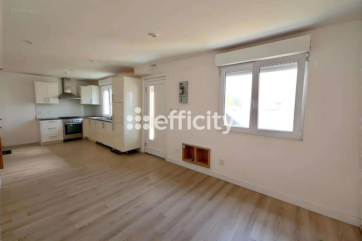 Maison à VILLENEUVE-LE-ROI