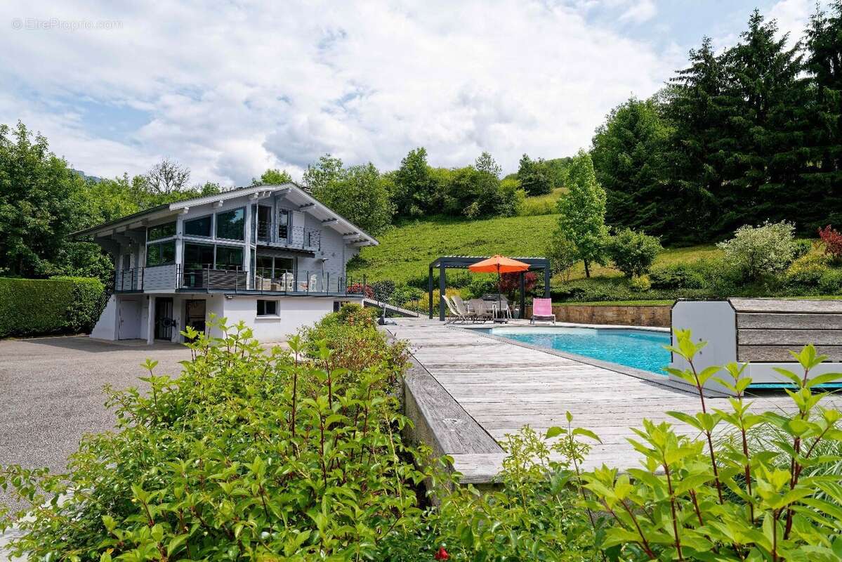 Maison à MENTHON-SAINT-BERNARD