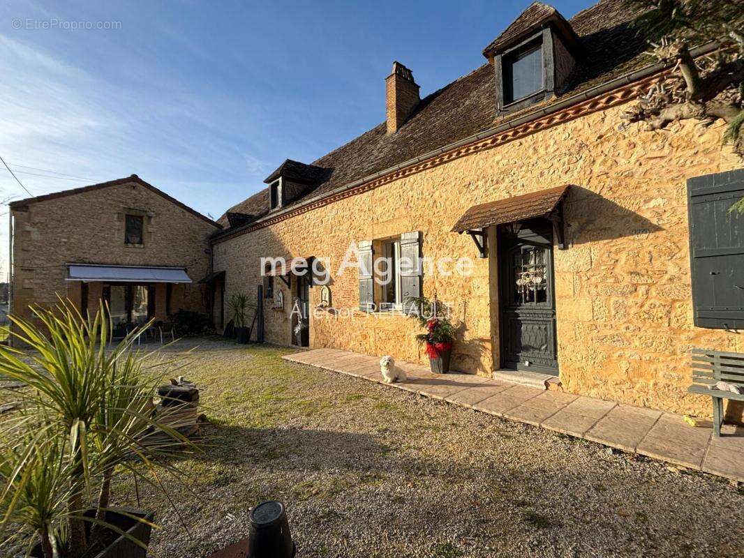 Maison en pierre 320 m² avec gîte et grange - photo 12