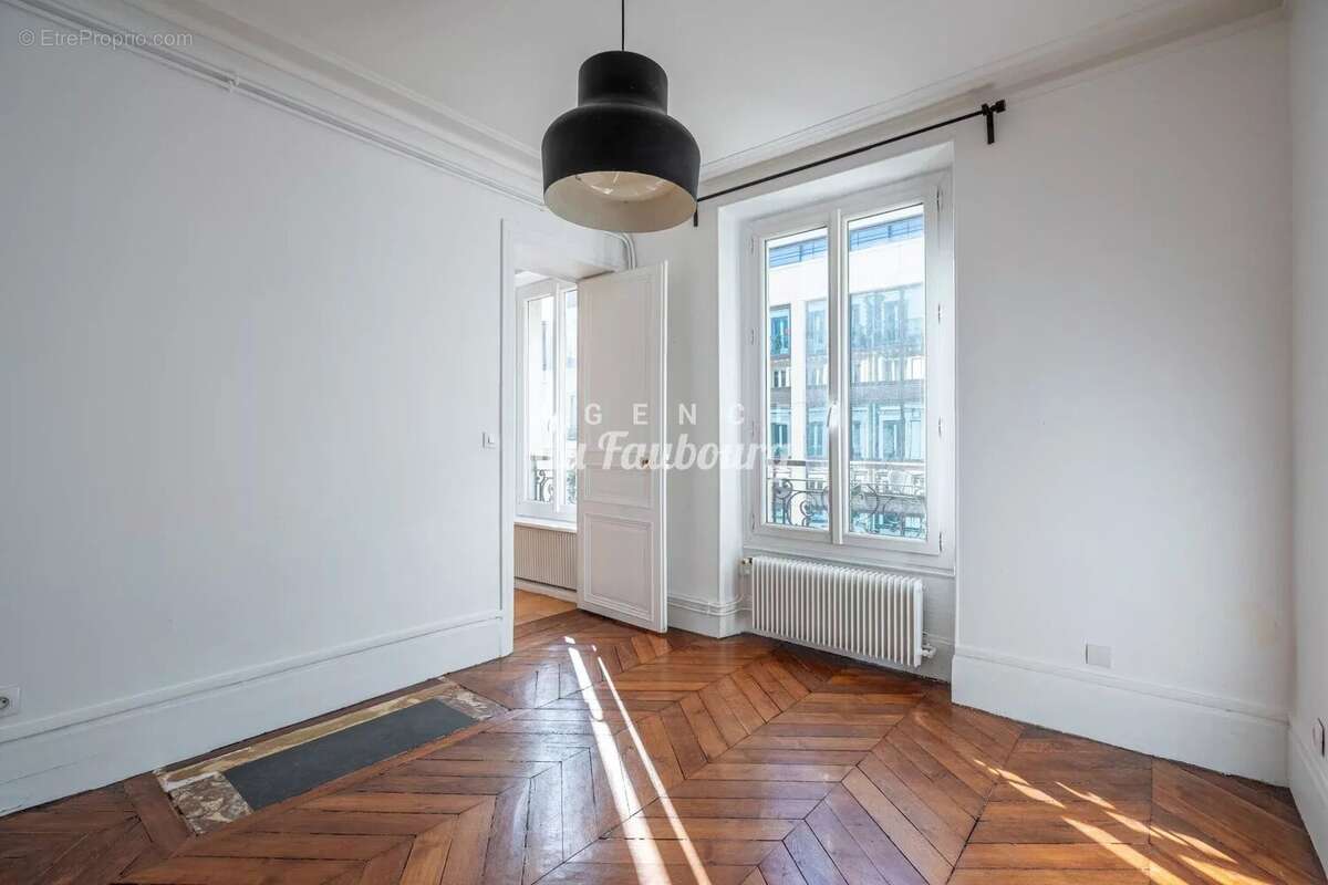 Appartement à PARIS-10E