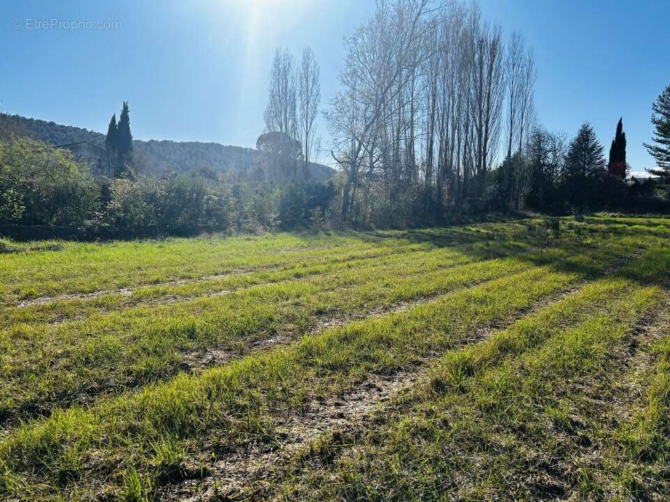 Terrain 1118 m² à Salernes  - photo 2