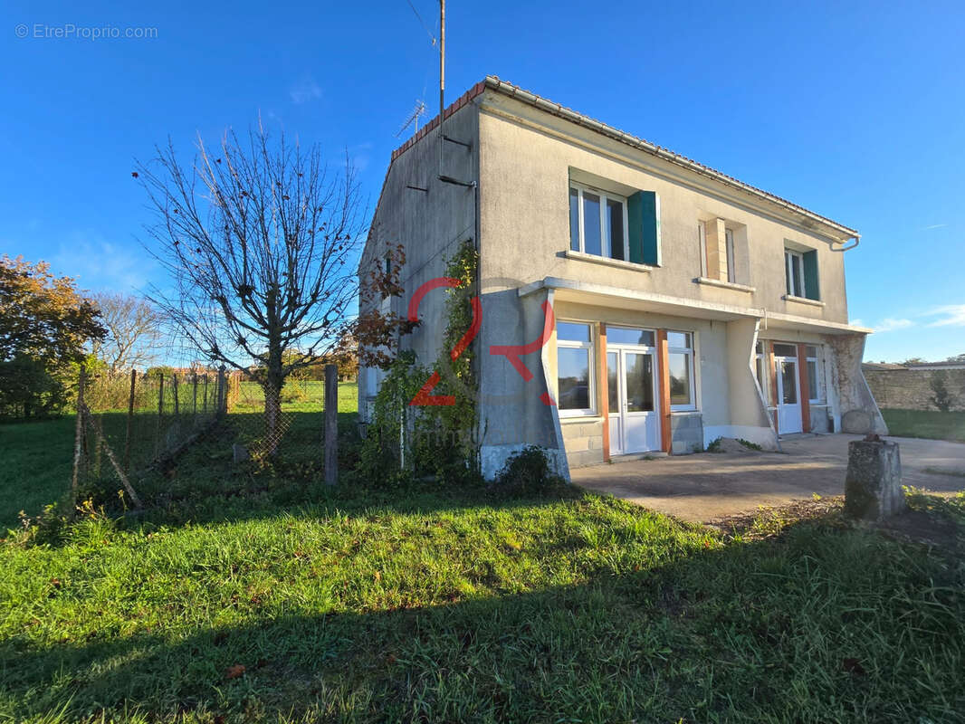Autre à MOULIDARS