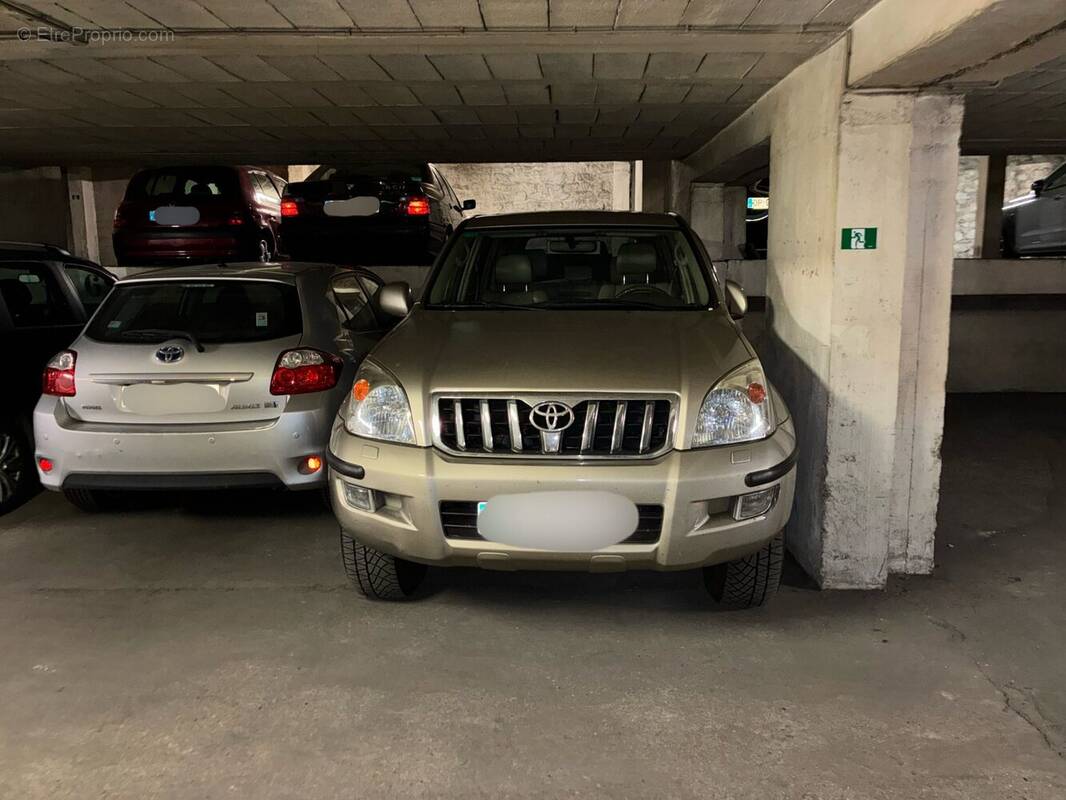 Parking à PARIS-11E