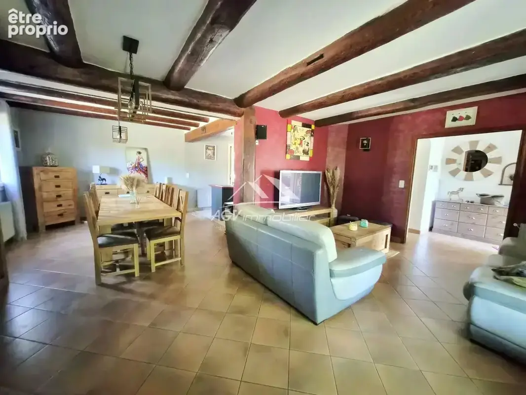 Maison trois chambres, avec piscine et 3884 m² de terrain - photo 5