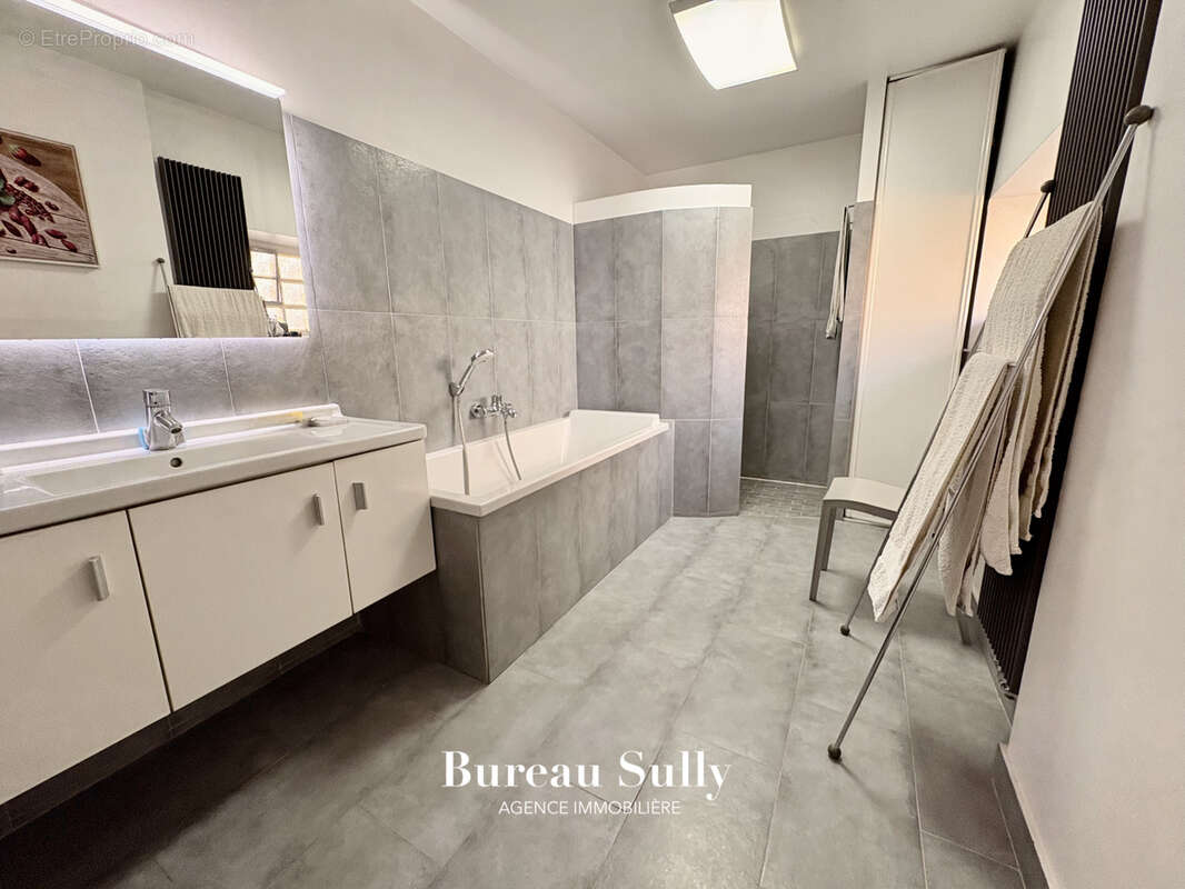 Maison à COUZON-AU-MONT-D'OR