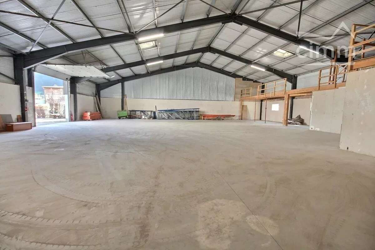 Commerce à LA ROCHETTE