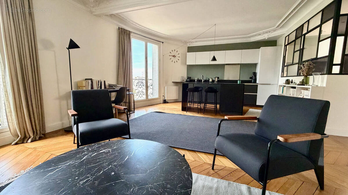 Appartement à PARIS-10E