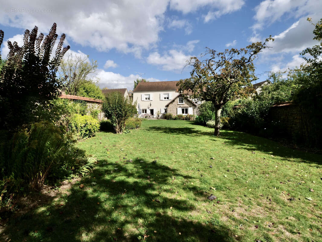 Maison à VAUX-LE-PENIL
