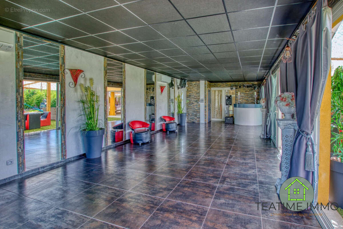 Terrasse villa plein pied piscine La Farlede - Maison à LA FARLEDE