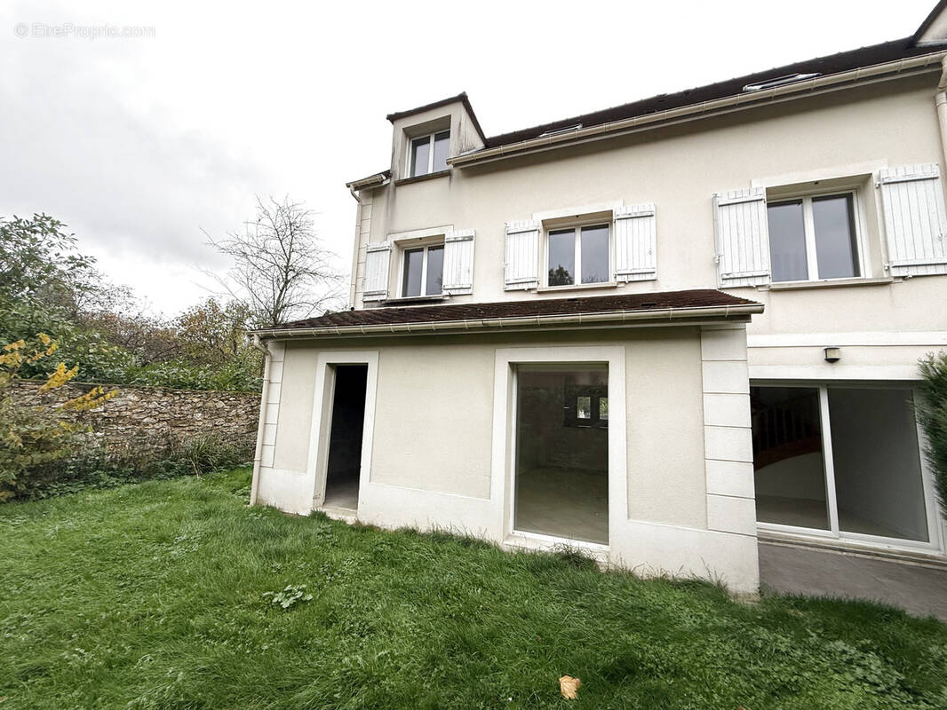 Maison à MORAINVILLIERS