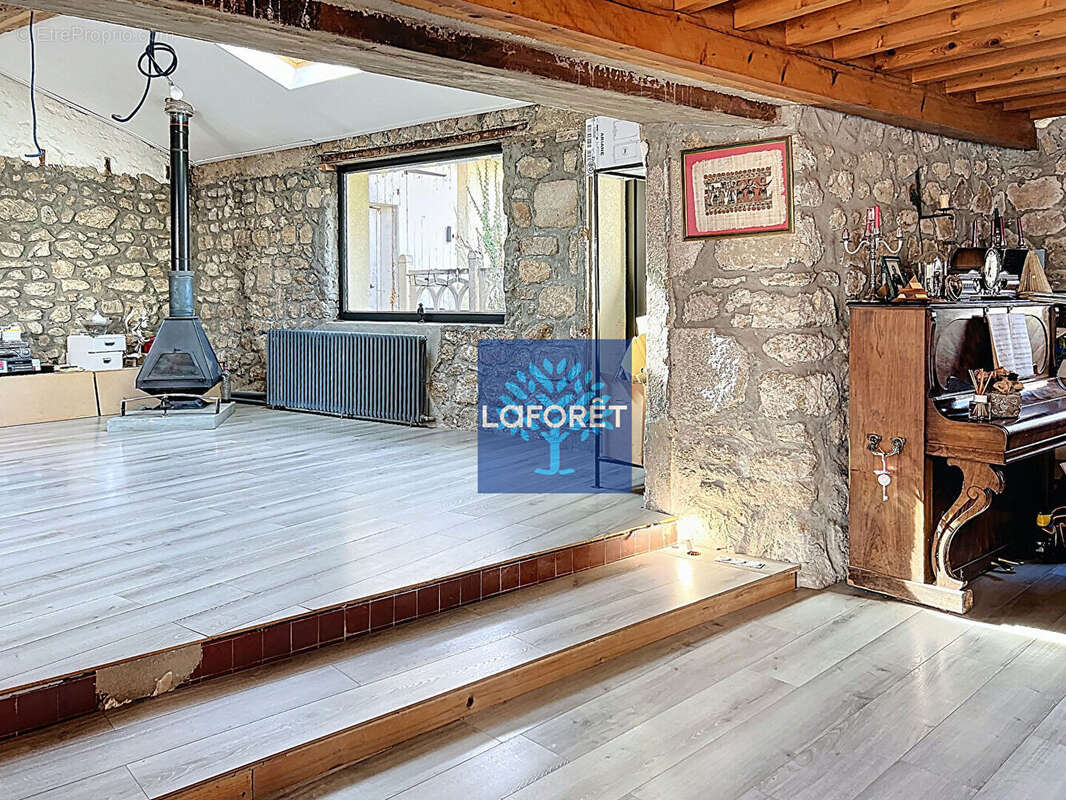 Maison à SAINT-JEAN-SOLEYMIEUX