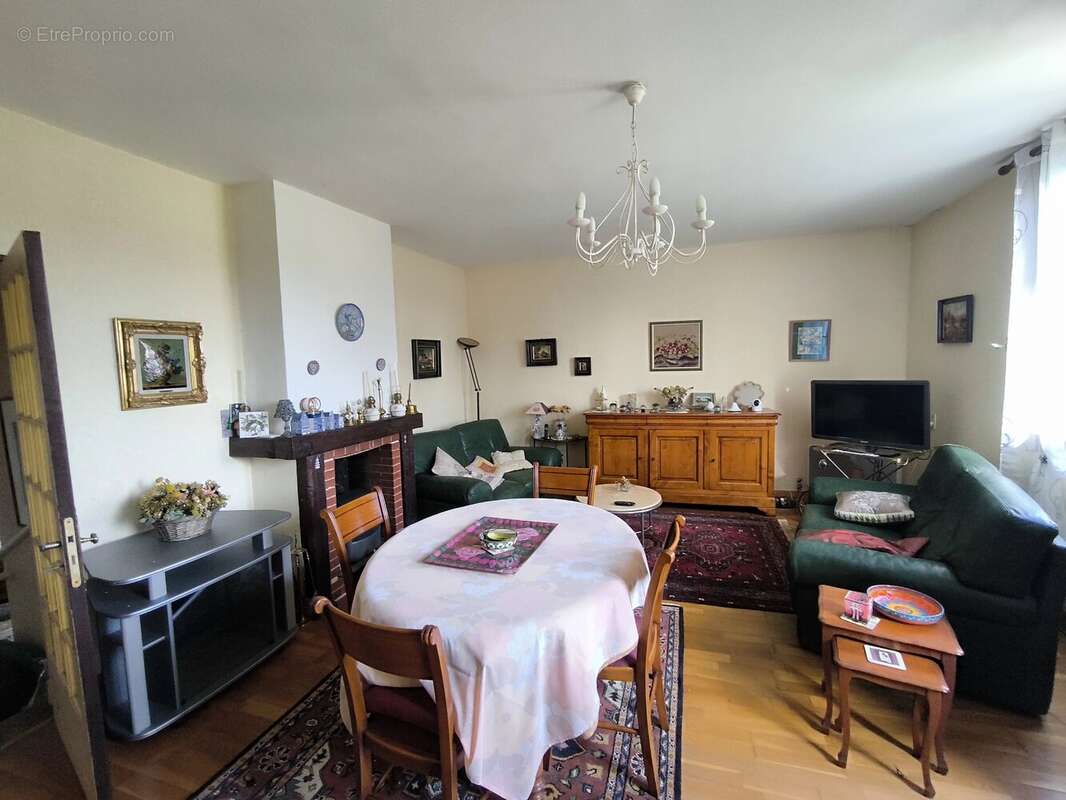 Maison à SAINT-JUNIEN