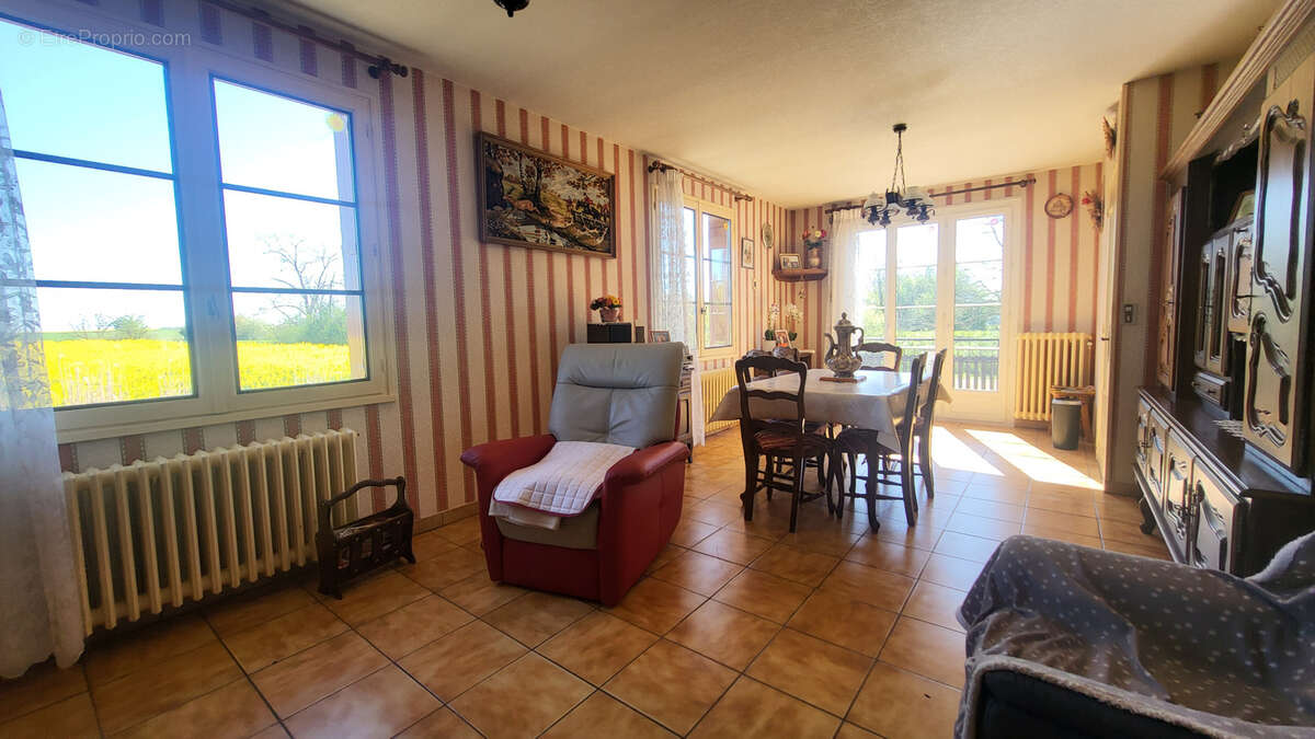 Maison à BAZOCHES-LES-BRAY