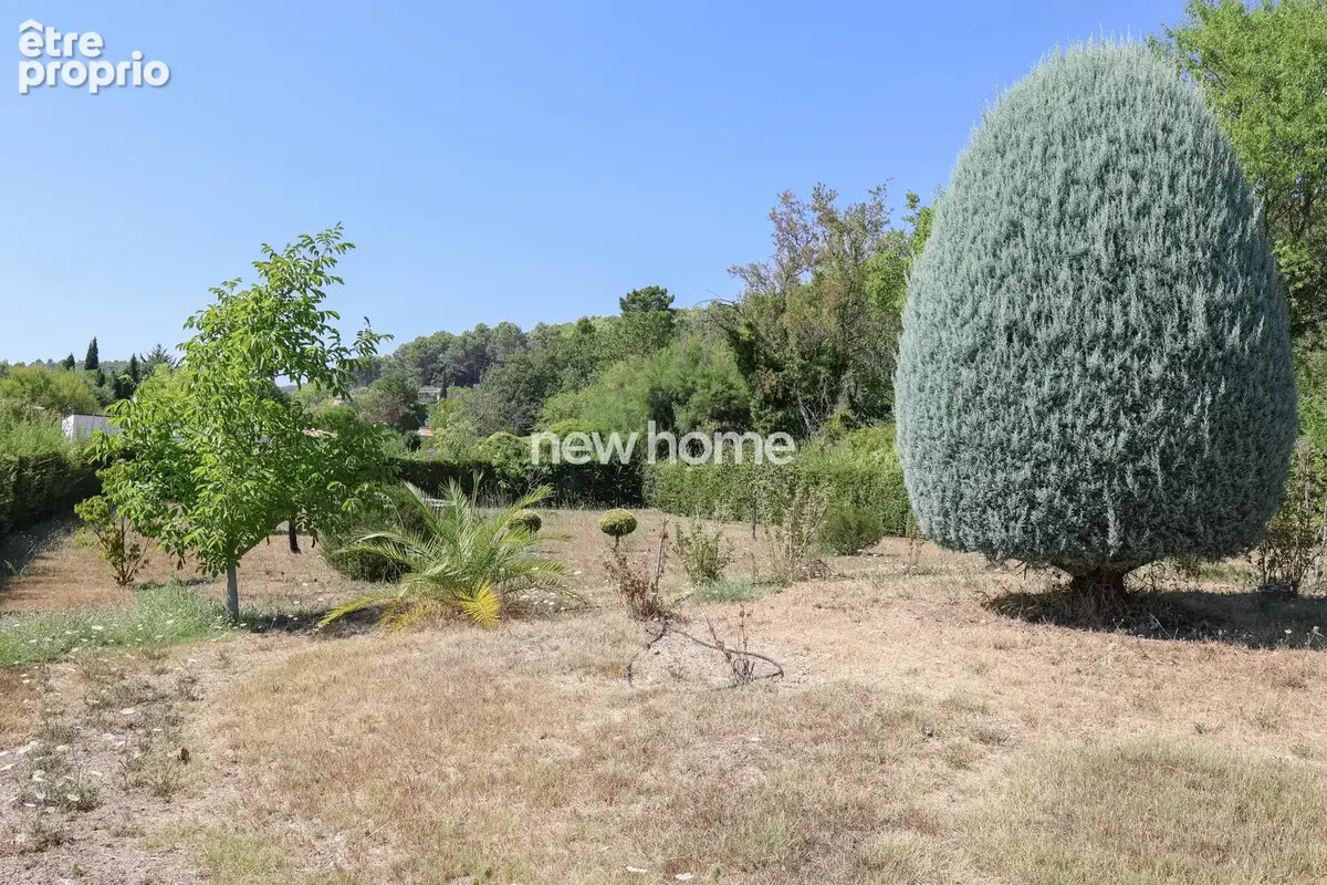 Villa de plain-pied et grande piscine - TBE - photo 29