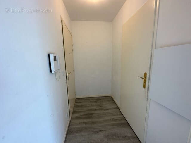 Appartement 29 m² à Les Ulis  - photo 4