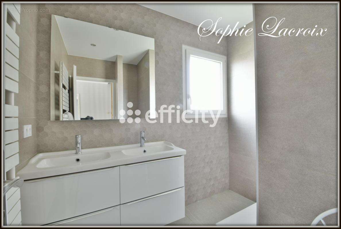 Maison à SALAISE-SUR-SANNE