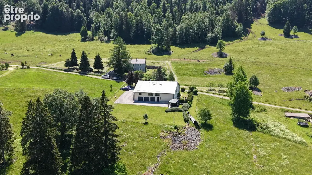 Frontière SUISSE Les Rousses Propriété d’exception rare sur le marché : Splendide ferme rénovée. - photo 1