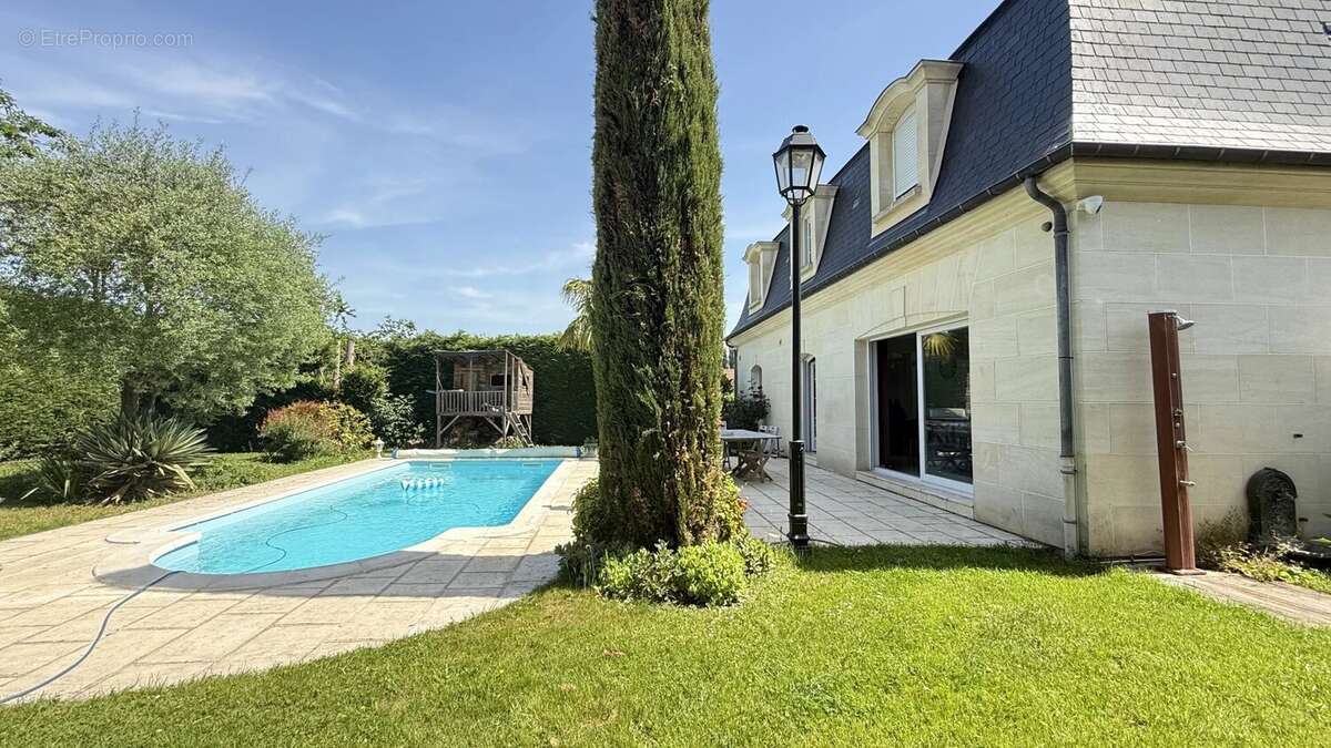 Maison à EZANVILLE