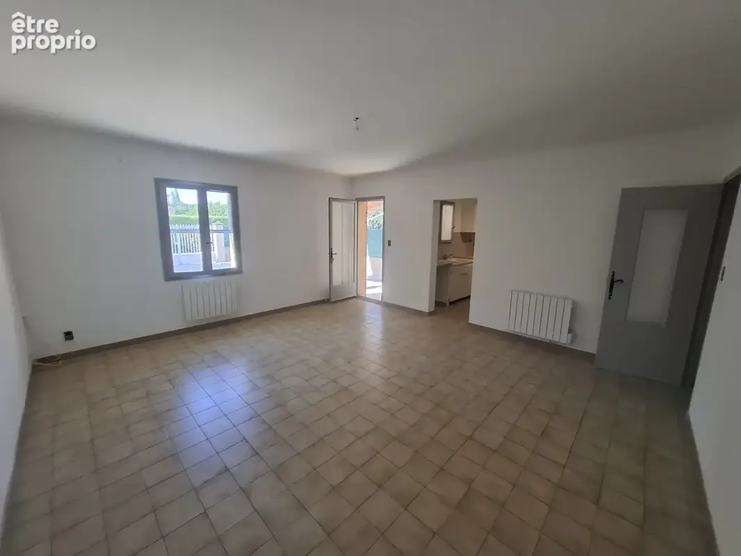 Maison de plain-pied avec cour et parking - photo 2